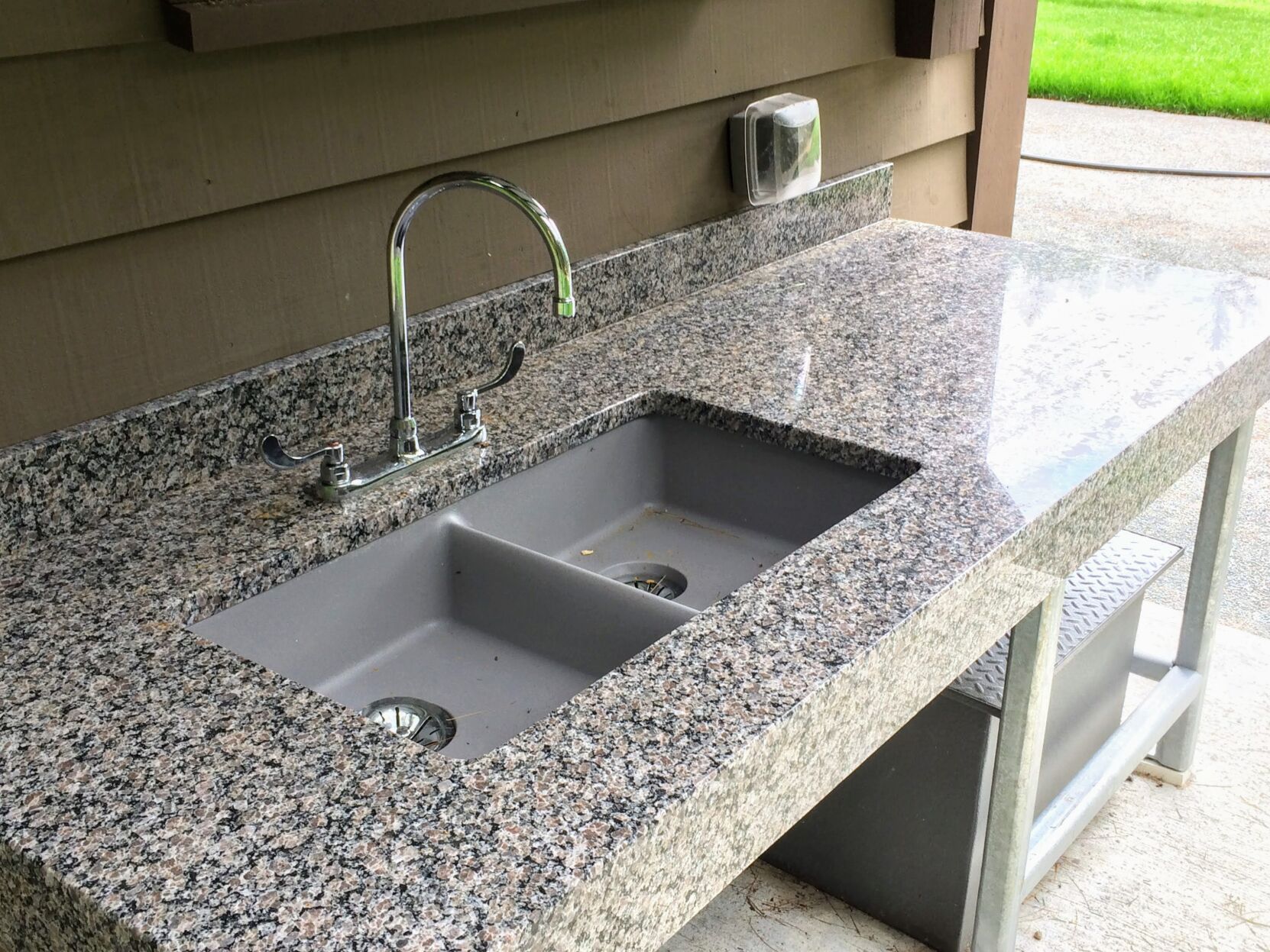 WSF3.JPG sinks